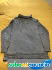 Jersey gris de cuello vuelto