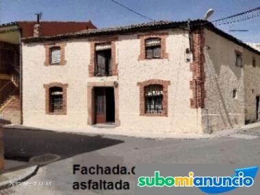 Oportunidad casa rustica de pueblo de 170m2 en tres alturas.- Nivel calle