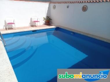 Se vende bonita casa  adosada con piscina