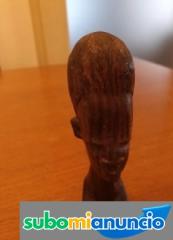 Vendo busto de hombre africano,anos 70, tallado a mano,de ebano natural