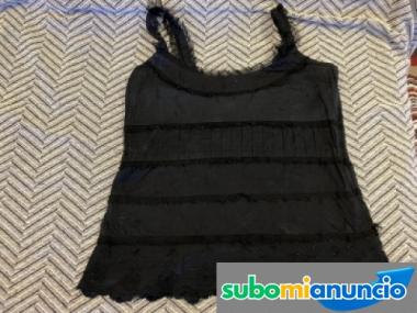 Blusa negra de tirantes de F