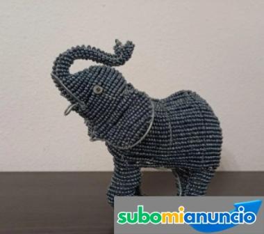 Vendo elefante hecho a mano de alambre de acero galvanizado y cuentas, artesan