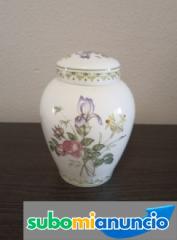 Vendo jarron con tapa de porcelana, royal doulton 1990,camilla h 5185,env