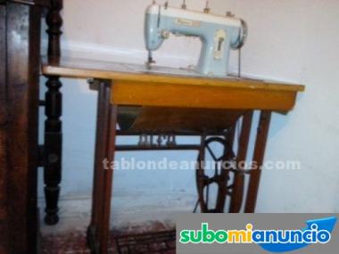 Maquina de coser sigma de pedal con mueble alfa