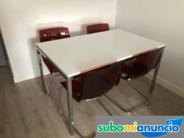 Mesa de.comedor con 4 sillas