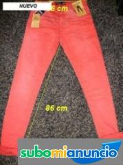 Pantalon vaquero rojo. Nuevo