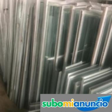 Se venden baldas de cristal para pared