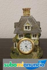 Vendo reloj de mesa,cottage de resina,funciona,marca windsor